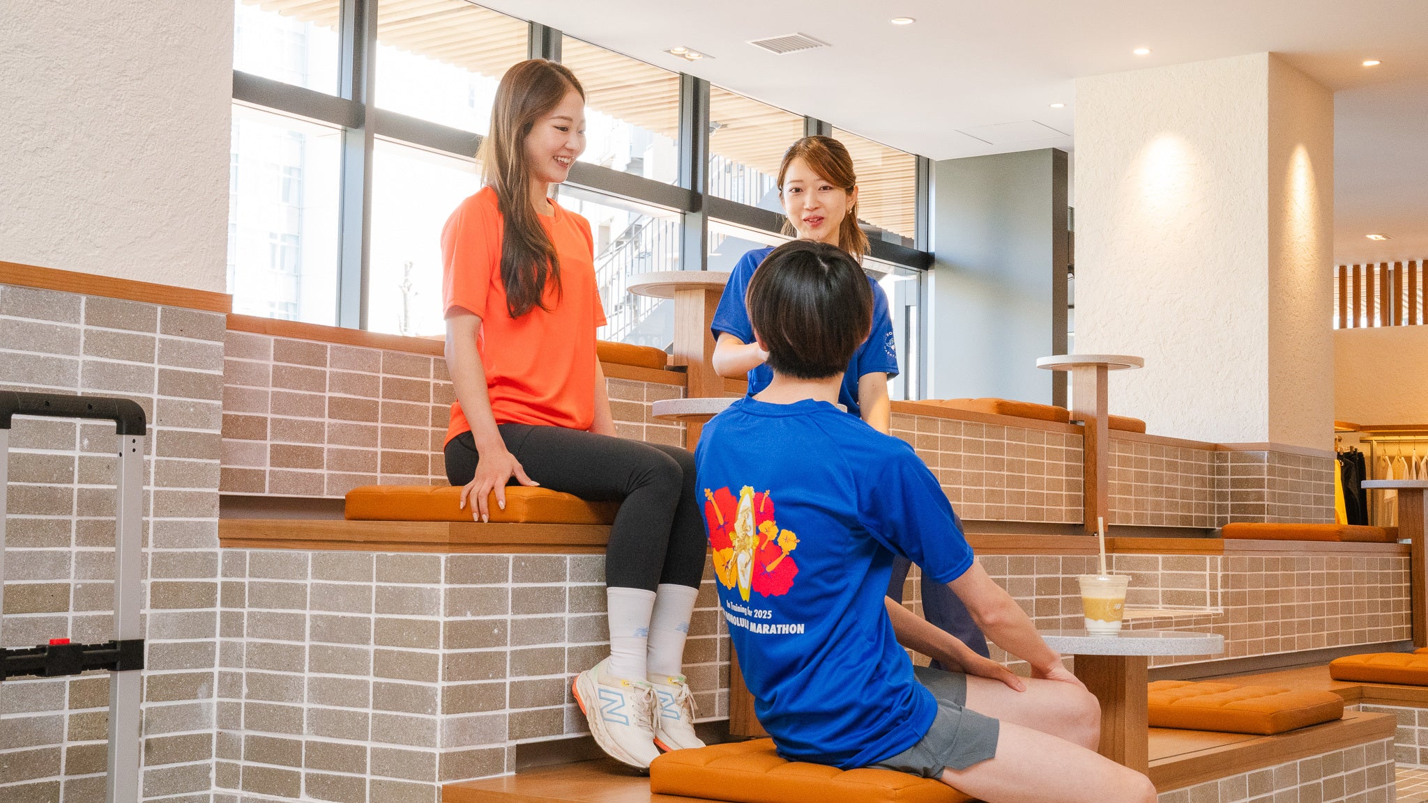 【ニューバランス製】<br>JALホノルルマラソン 2025<br>オフィシャルトレーニングTシャツ(メンズロゴタイプ)